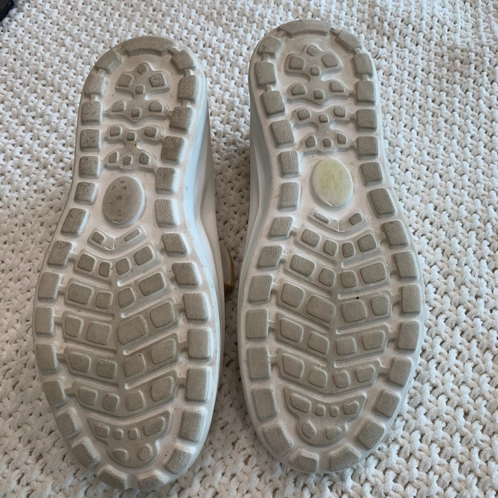 Bueno Pali Women’s Supple Leather Athletic Loafer, 1.5” Heel Height; Size 8 - Picture 4 of 5